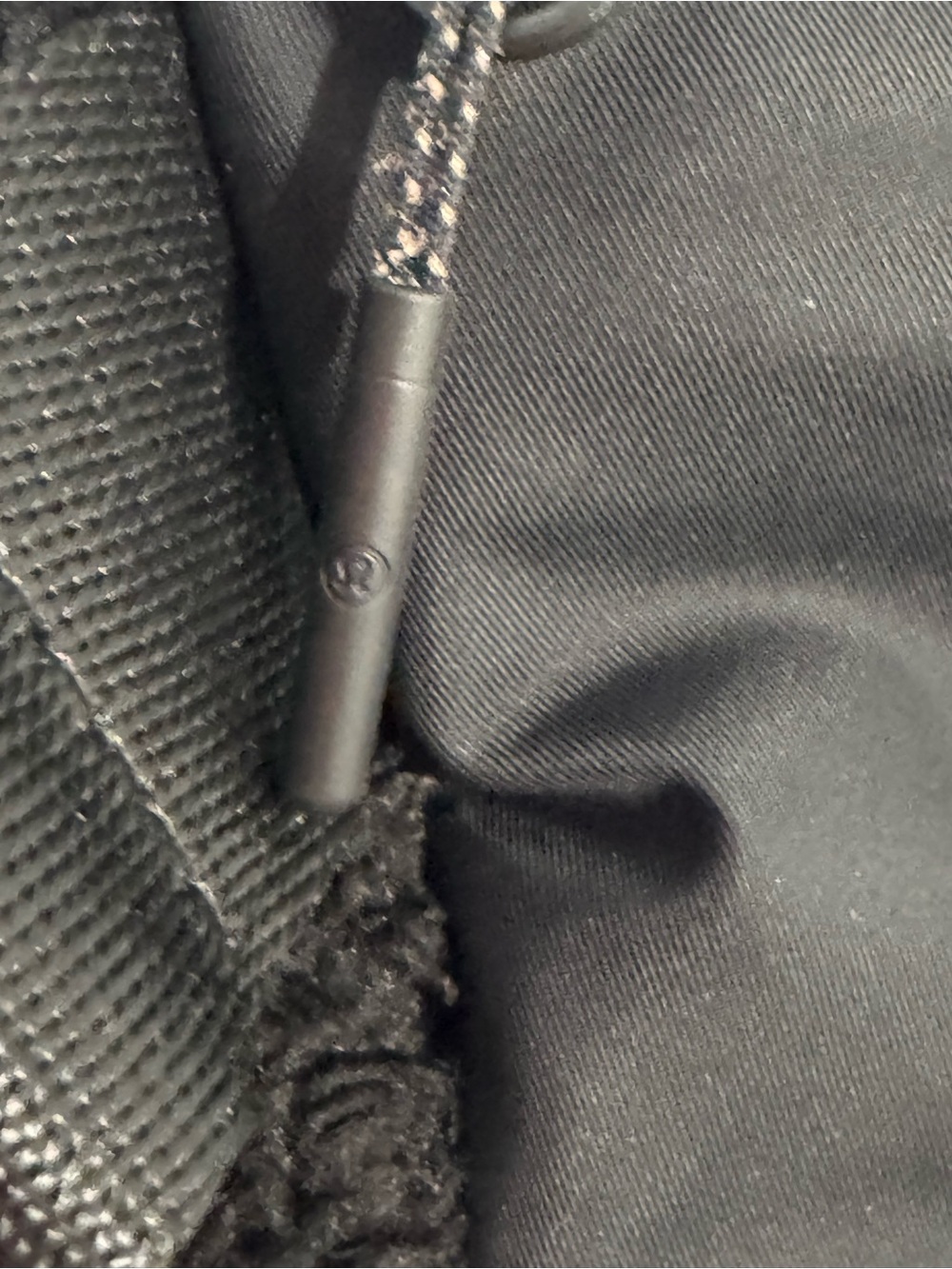 Lululemon Everywhere Fleece Belt Bag black and gold - Picture 15 of 15